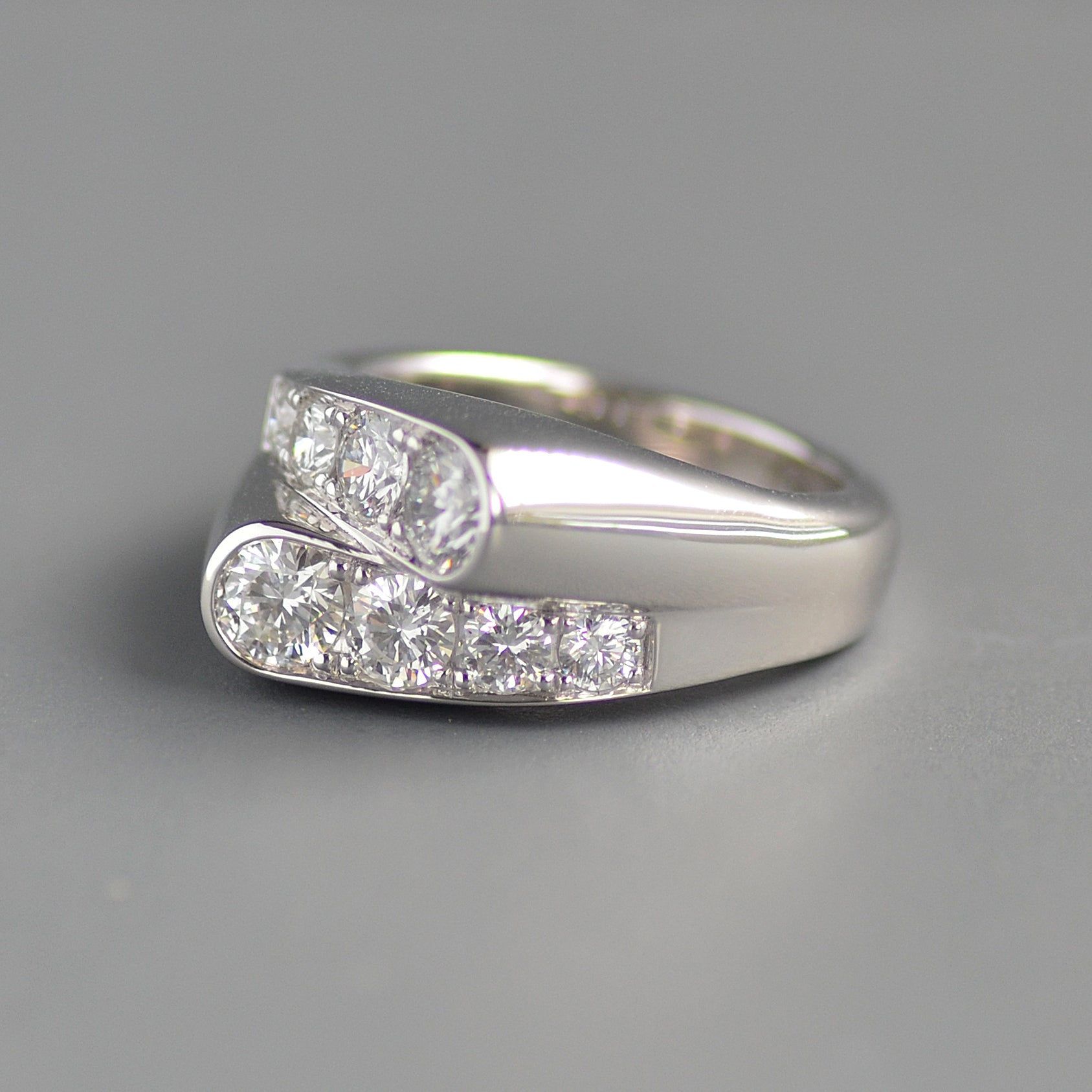 Crossing paths ring