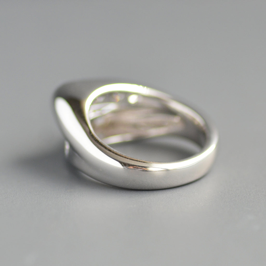 Crossing paths ring