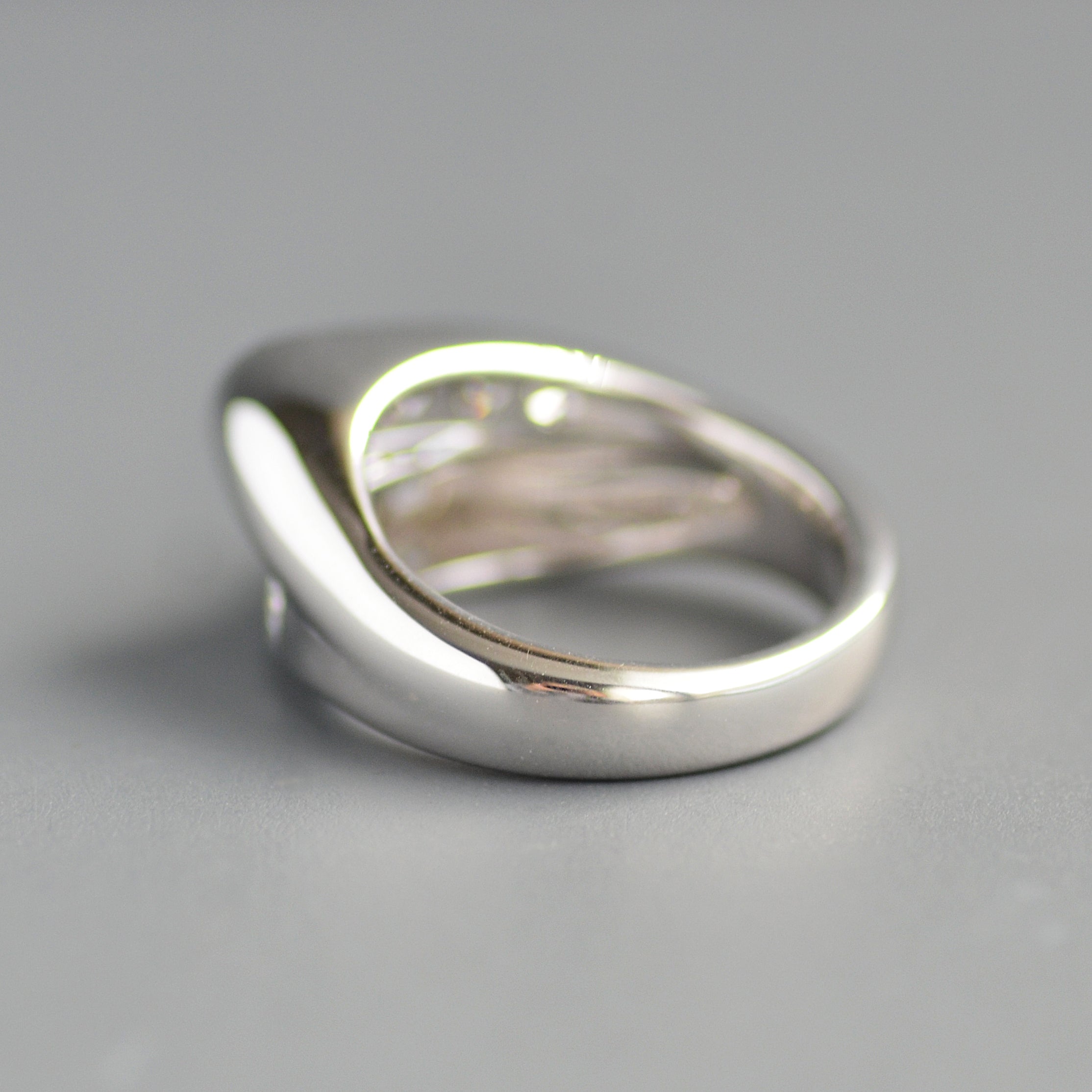 Crossing paths ring