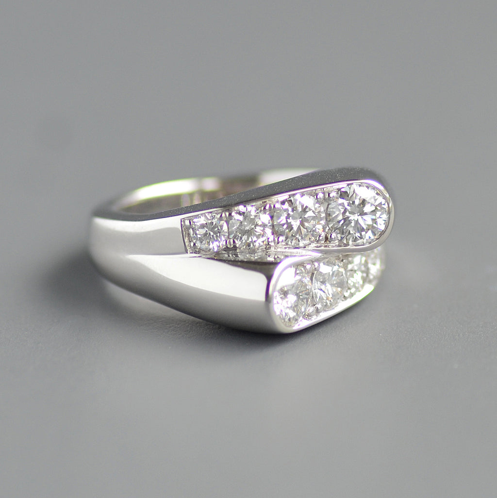 Crossing paths ring
