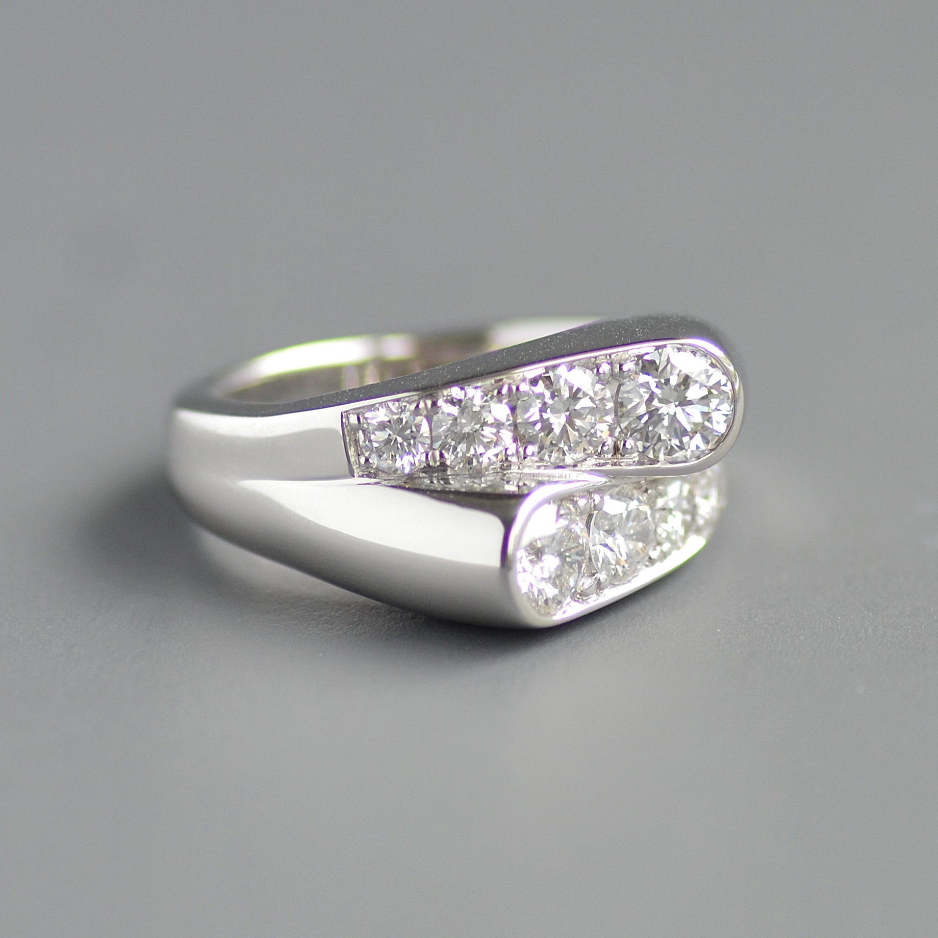 Crossing paths ring