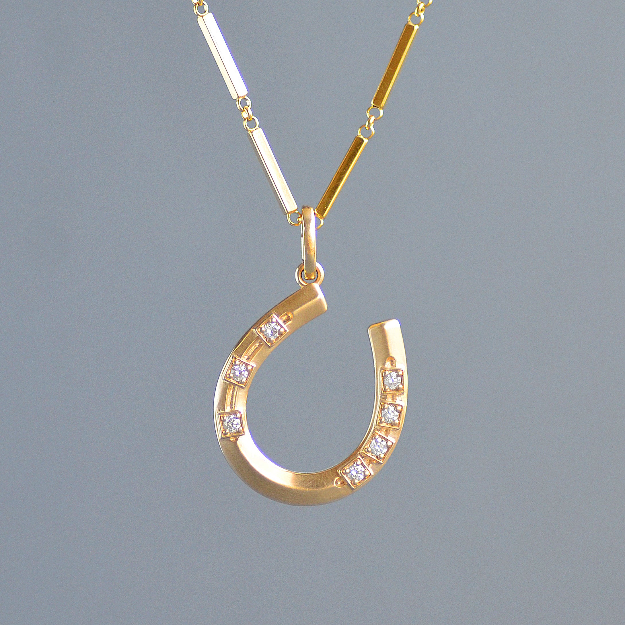 Lucky horseshoe pendant